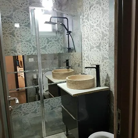 Studio Ena Eni 1 *